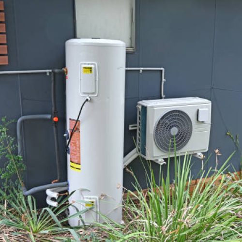 Heat pump hot water system with separate evaporator