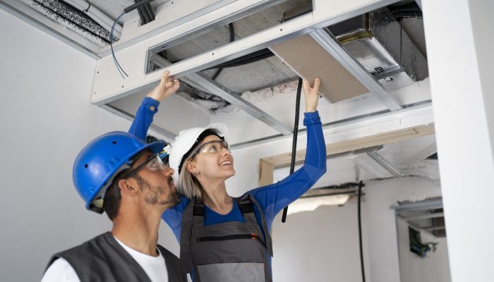 medium-shot-people-wearing-helmets-work