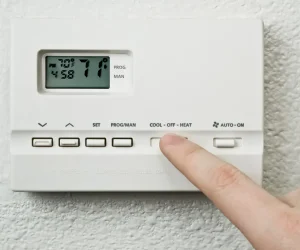 what temperature to set thermostat when on vacation